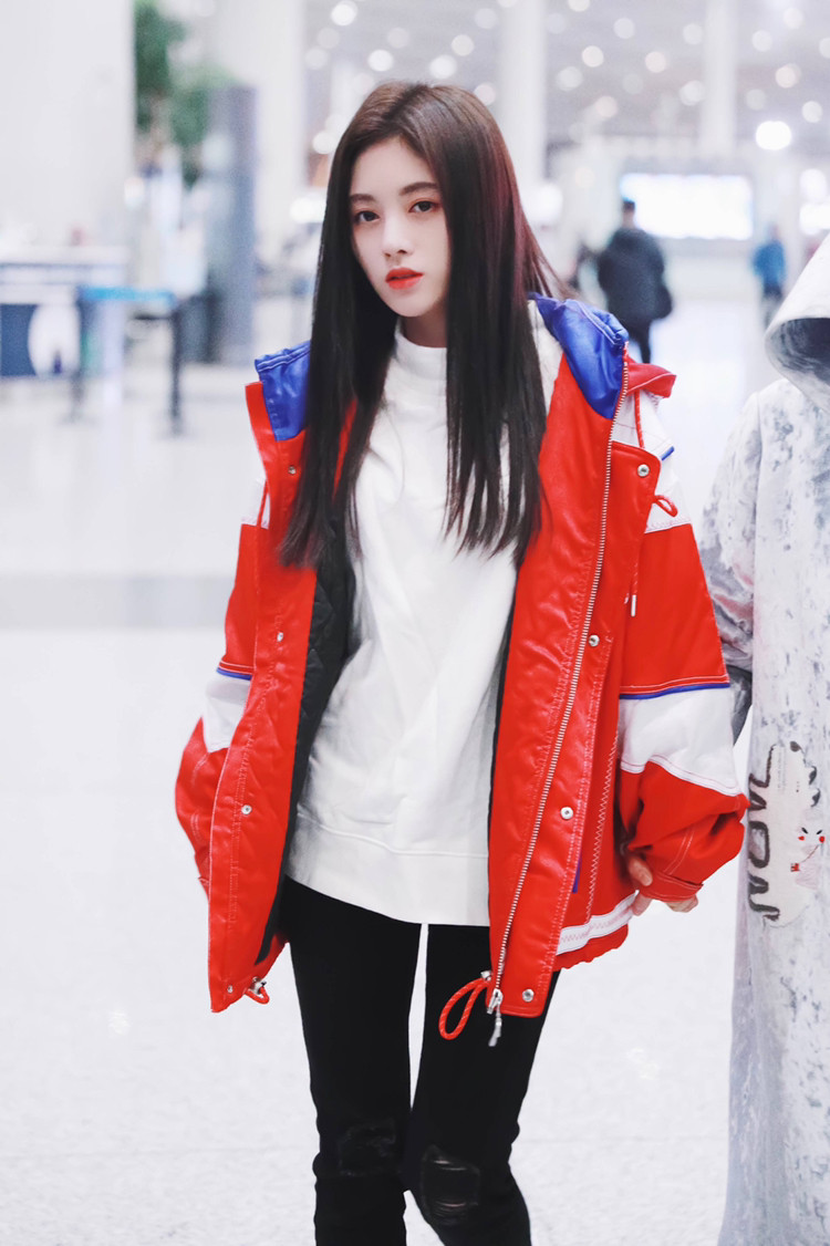 鞠婧祎、吴宣仪、迪丽热巴，你最欣赏谁的*服私**？