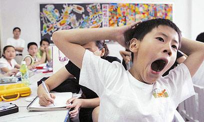 婆婆说睡午觉对身体好，可孩子就是不睡，怎么办？