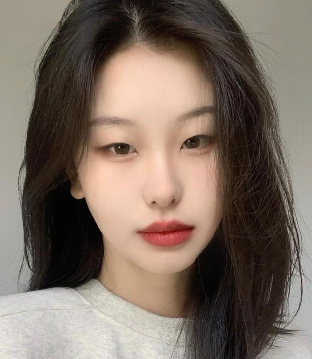 怎么选择适合单眼内双眼皮的眼妆,干净的单眼皮眼妆两个颜色的教程