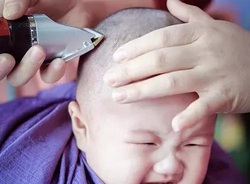 夏季小孩能剃光头光脚吗,孩子夏天到底能不能吃冰啊