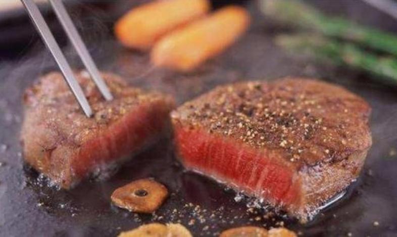为何有的牛排解冻煎炸后会血流成河？是注水牛排吗？看完懂了