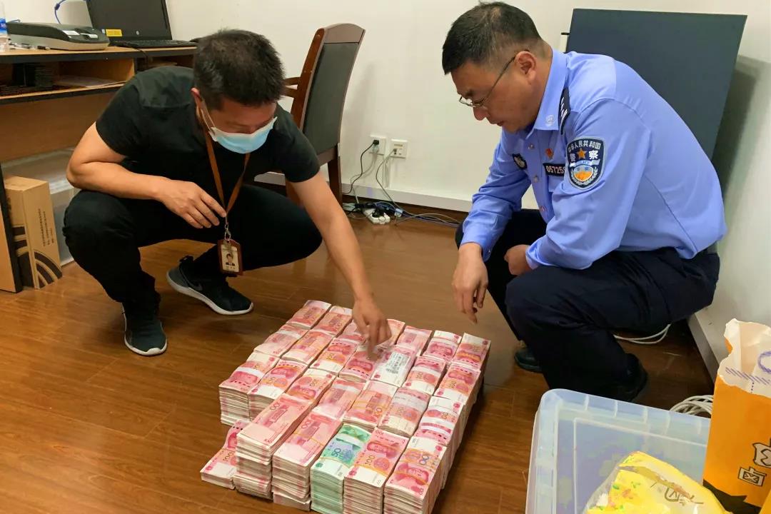 特大外汇诈骗案告破涉案3000余万,上海警方破获虚拟平台外汇诈骗