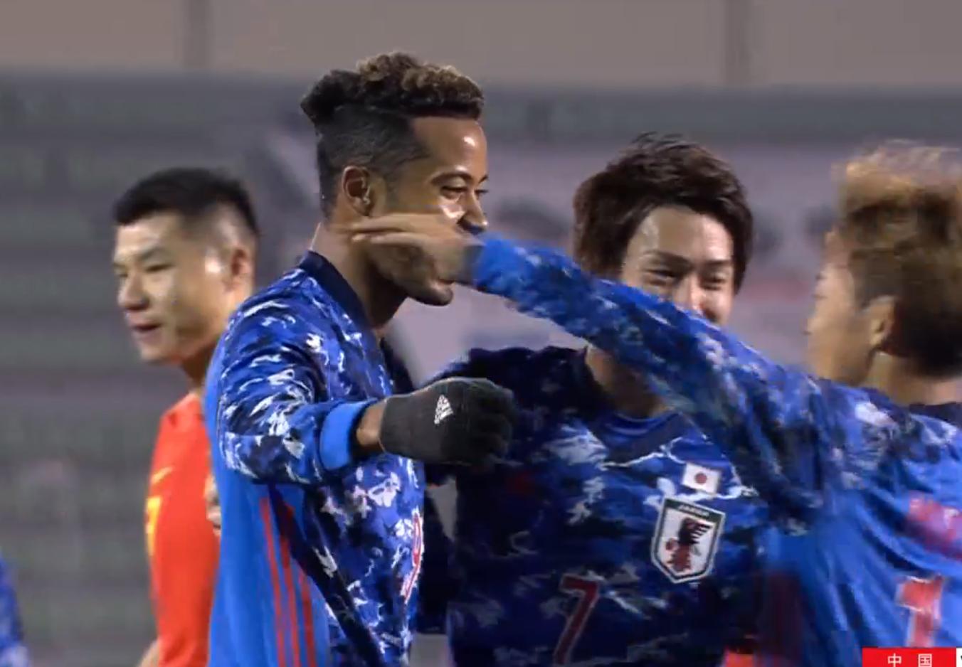 马奎尔穿裆丢球德赫亚,国足丢球于大宝