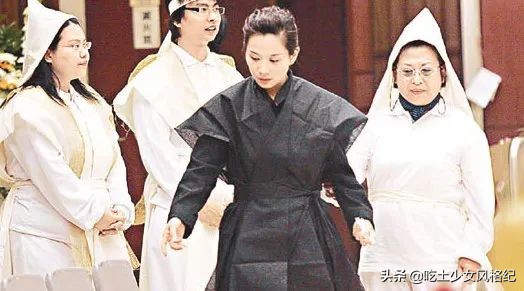 曾经生活在惊涛骇浪中的她为什么又站起来了?靠自救