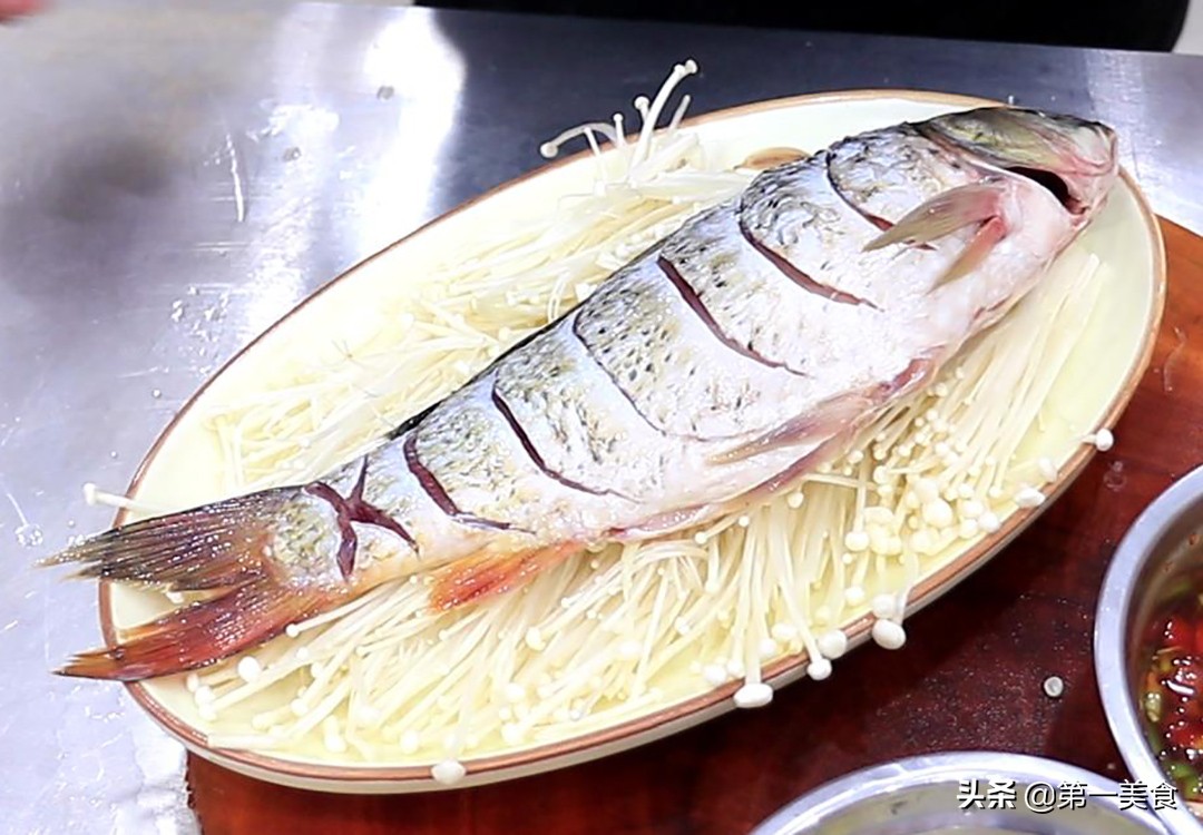 蒸鱼放料酒的正确方法,蒸鱼怎么腌制才入味好吃