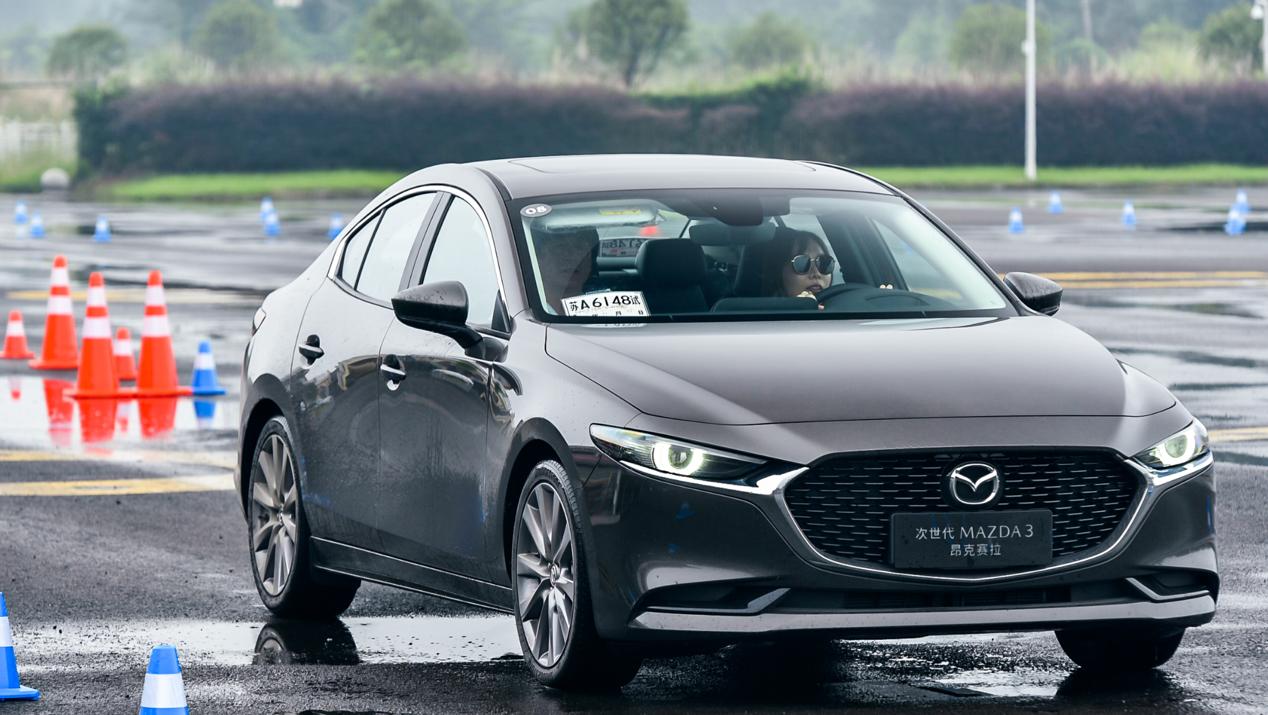 马自达3新款昂克赛拉试驾视频,全新马自达3昂克赛拉试驾