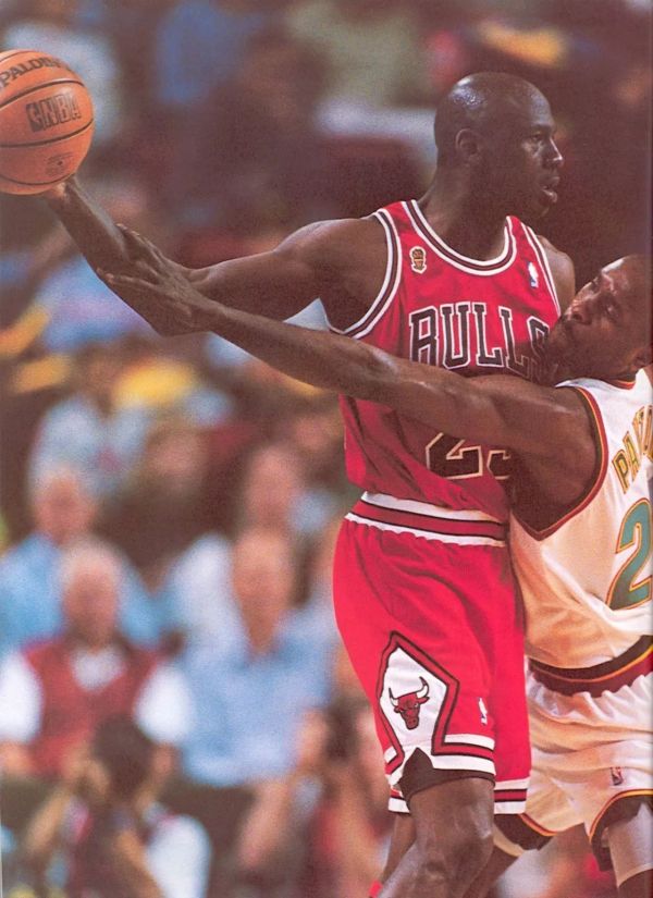 顶级球星投篮是哪根手指拨球,顶级球员握杆