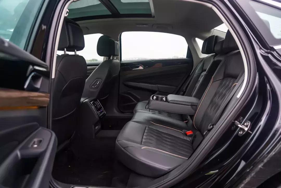 帕萨特330tsi尊贵版实测,帕萨特330豪华版试驾感受