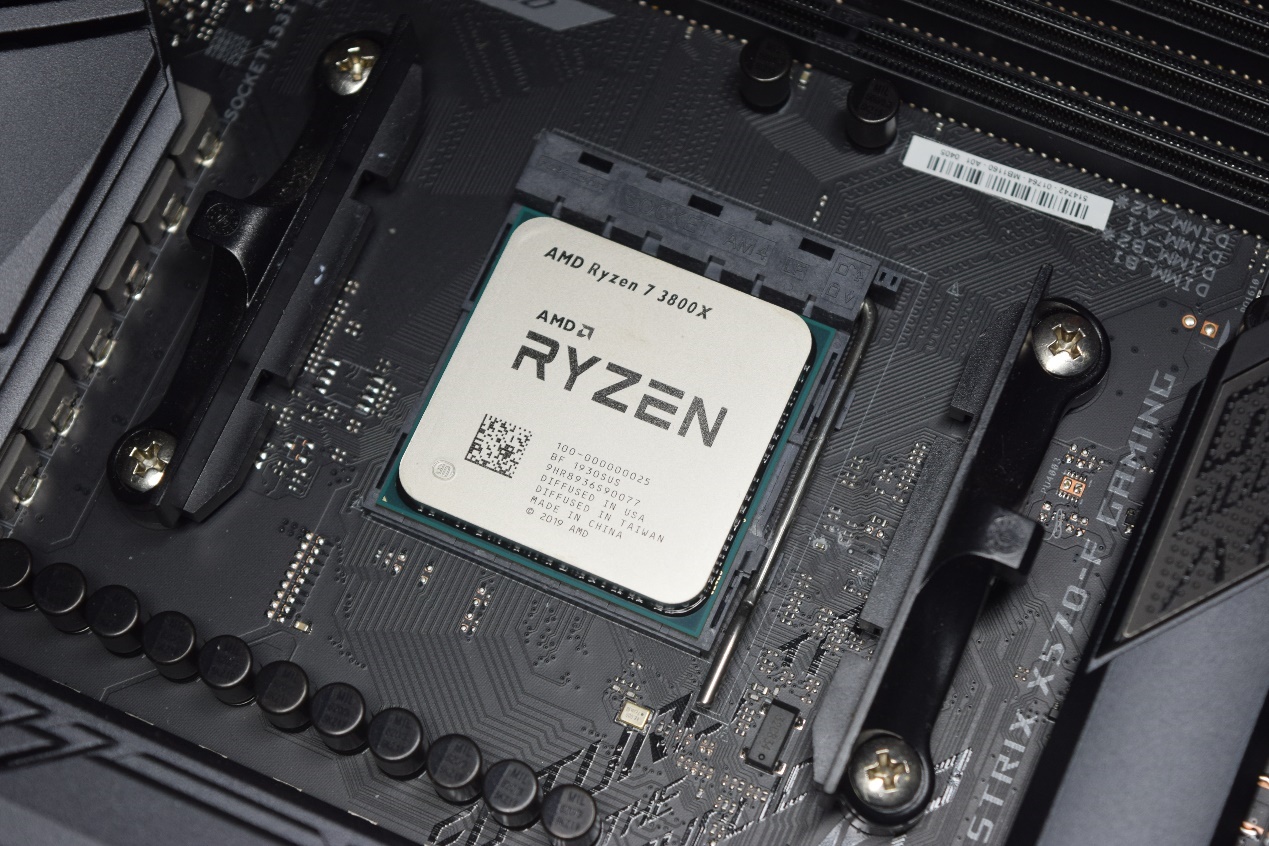 RAID实用、灯光好玩，跨代升级的ROGStrixX570装机点评