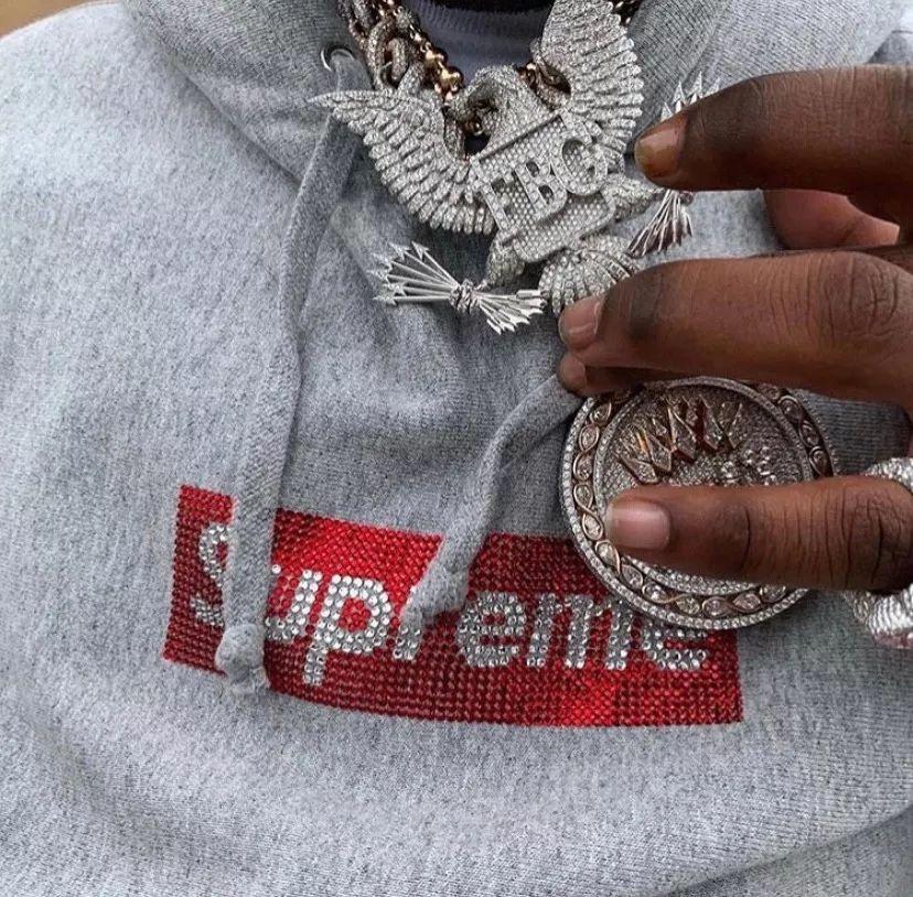 supreme在全球开启打折清仓,supreme便宜又实惠的好东西