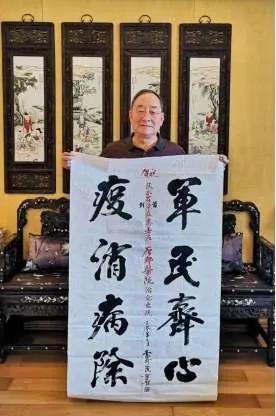 抗疫一线志愿者照片,志愿红助力疫情防控阻击战