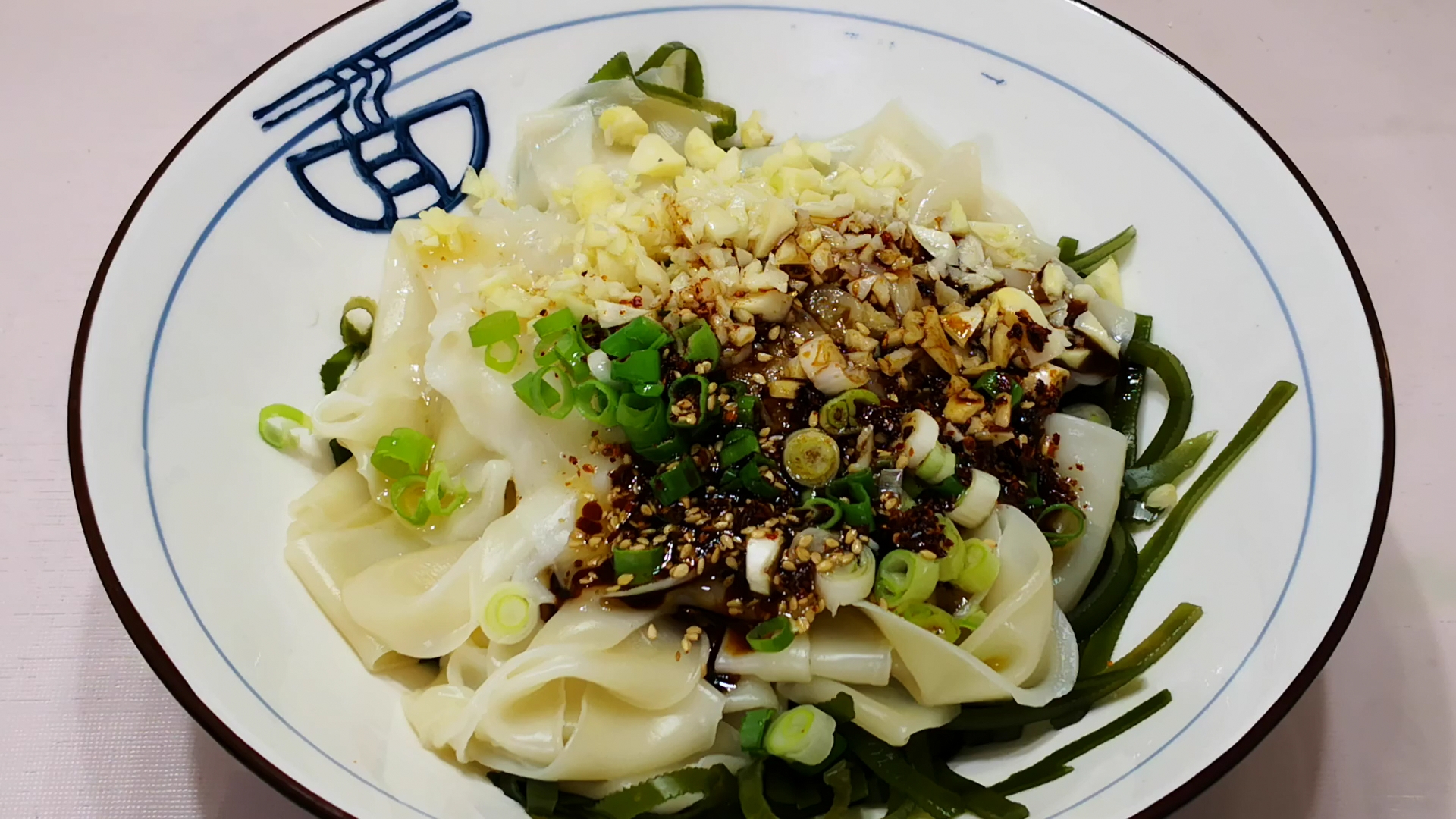 吃剩的饺子皮不要扔掉，3种做法瞬间变美食，操作简单，新手也会