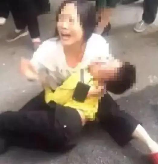 长沙9岁男孩在小区被精神病打死,长沙9岁男孩被精神病人打死