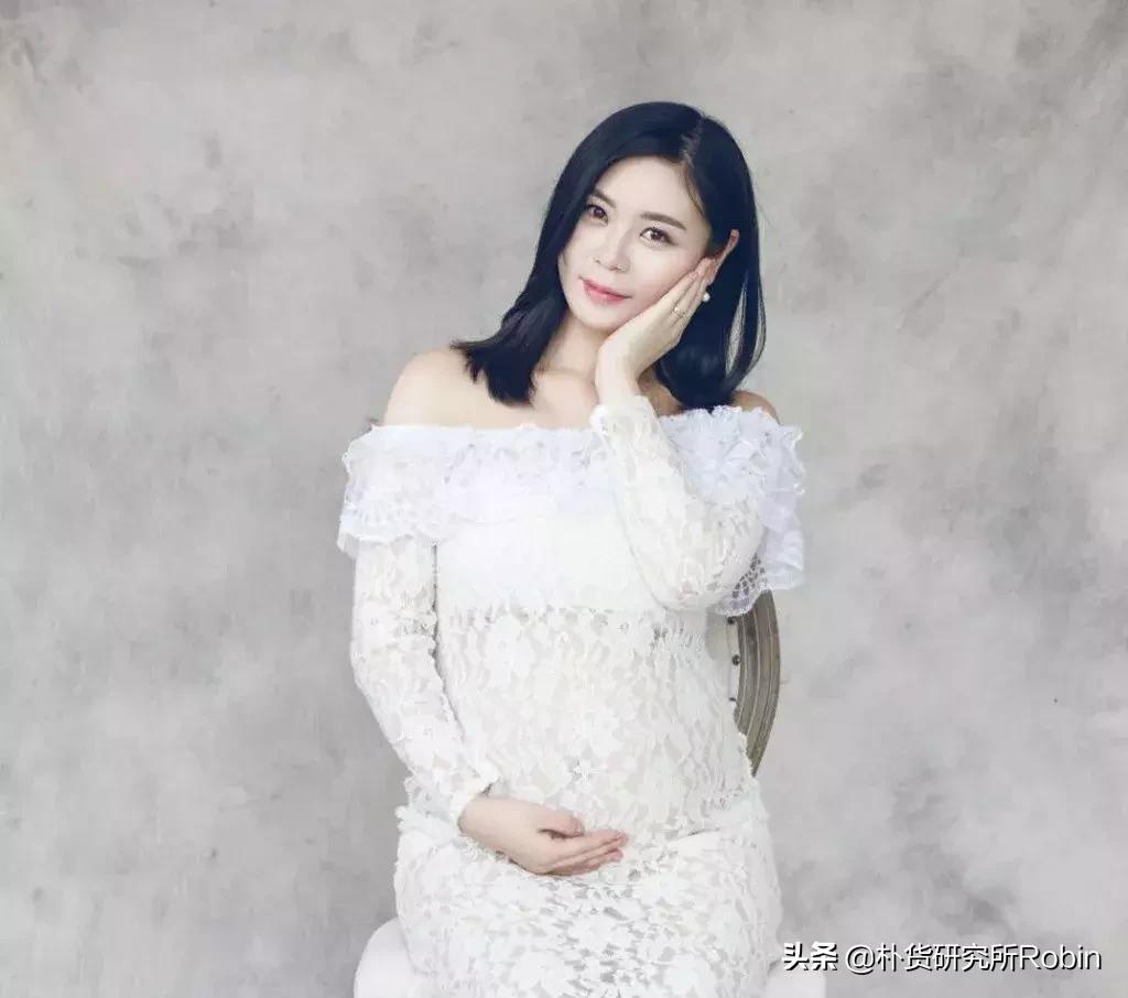 唐嫣晒自拍美照巧藏孕肚,唐嫣简单孕肚照