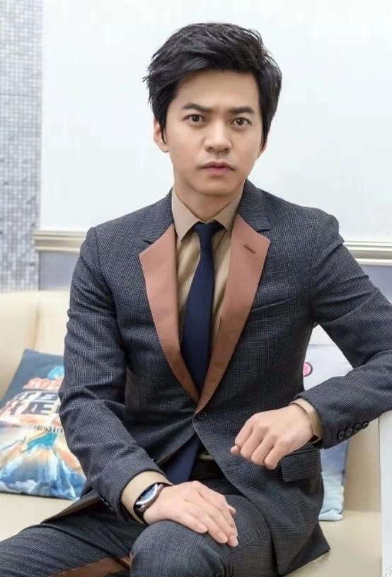 不负初恋的12位男明星,情史干净没污点的10位男星