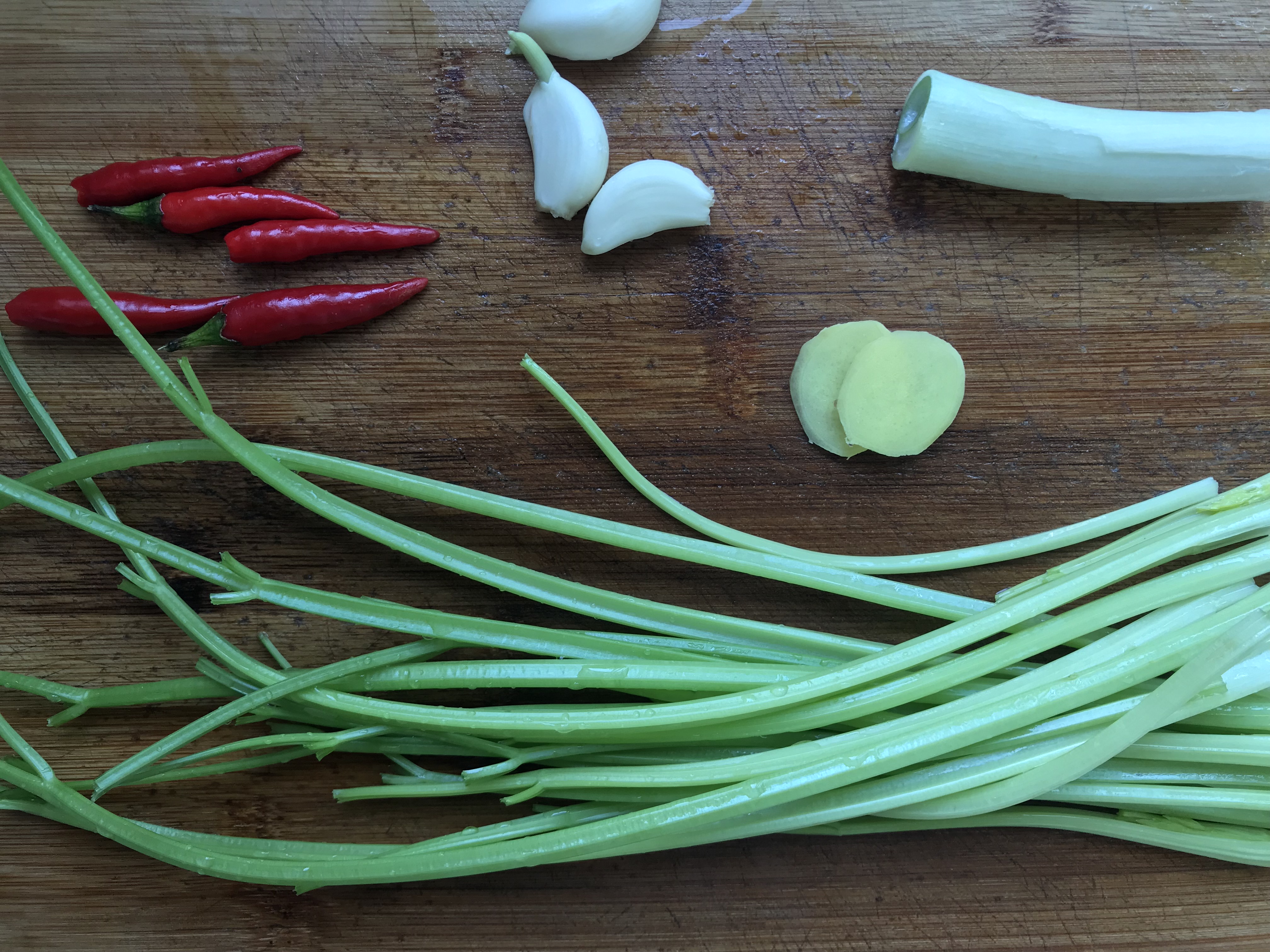 朋友寄过来的皮皮虾,河虾跟芹菜怎样做才好吃