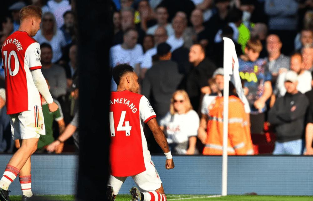 足坛滑跪庆祝集锦雨中航母,足坛滑跪罗本