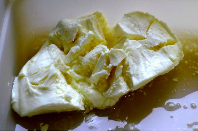 奶酪是冷藏保存还是冷冻保存,奶酪冷藏是放上面还是放下面