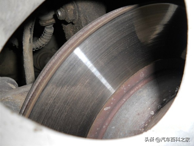 踩刹车有异响滋滋声要换刹车片吗,刹车吱吱响更换刹车盘还是刹车片
