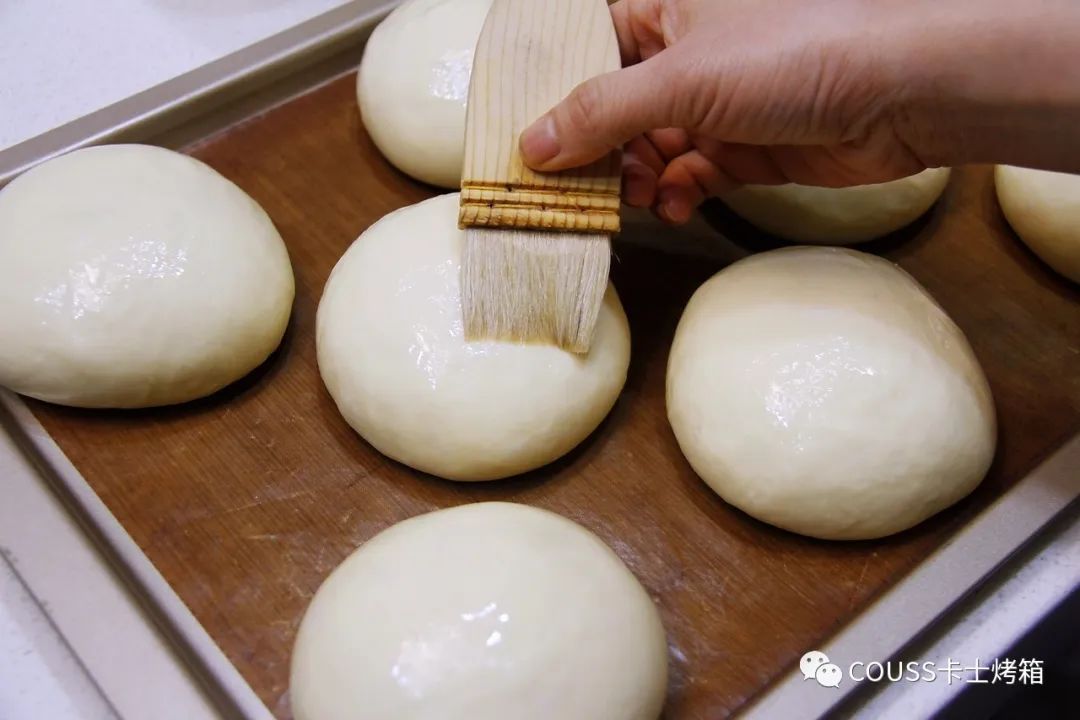 网红蒜香芝士面包,网红面包爆款芝士卷包