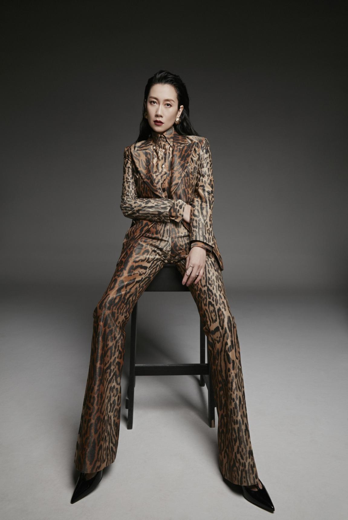 温峥嵘高贵的气质,温峥嵘穿气质登场