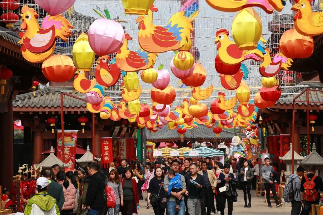 为了集五福，我用女朋友的口红写了个“福”字