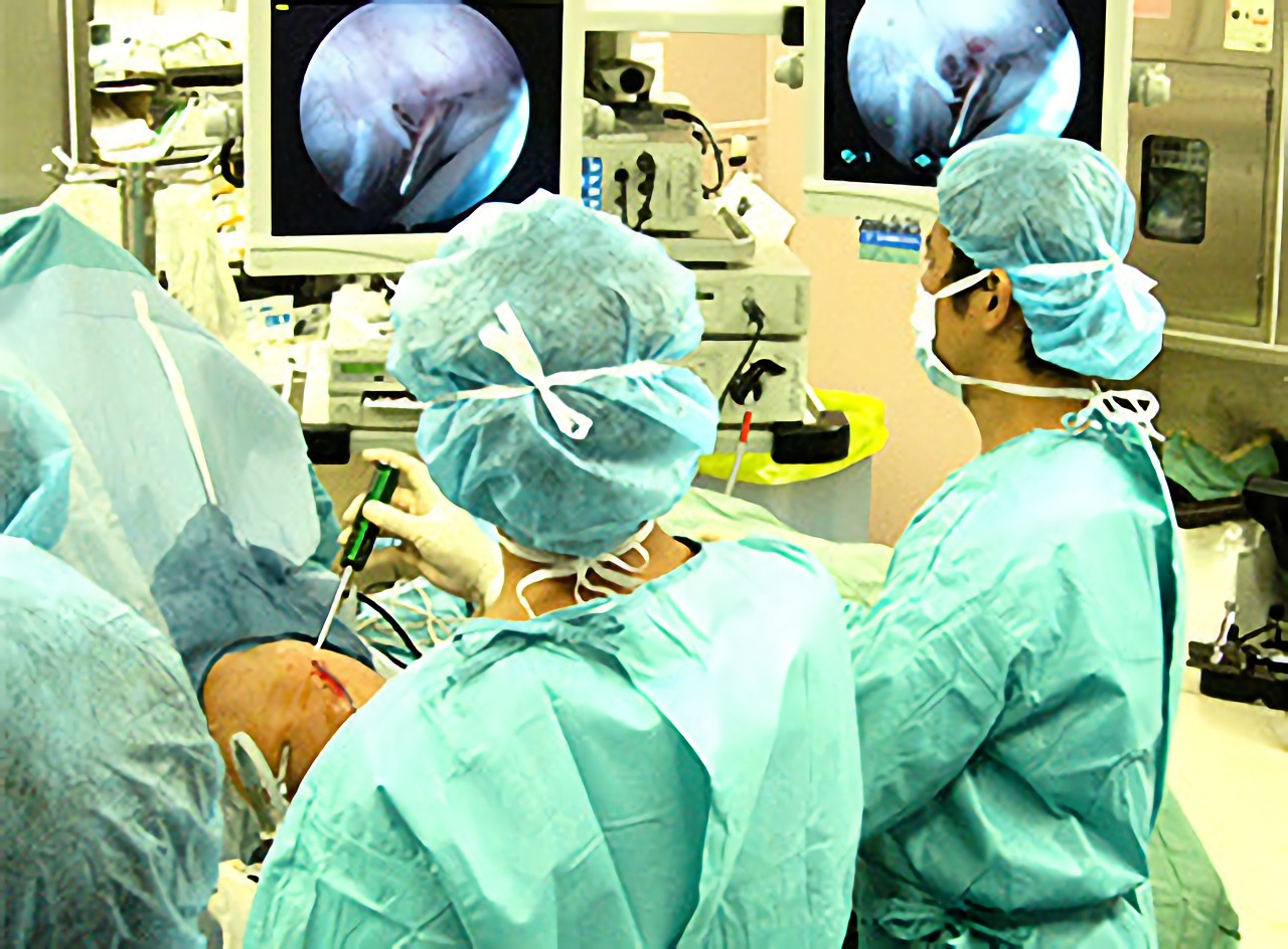 人工关节置换术适应症,关节置换术微创