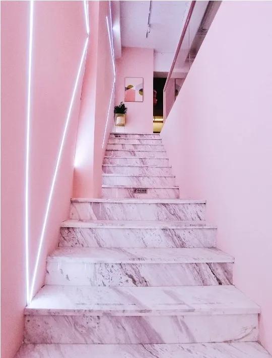 立人设、卖人设,桂林网红甜品店老板娘集资百万后,消失了?