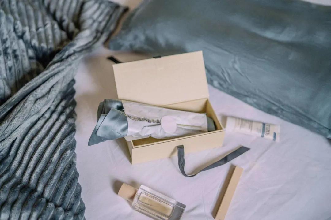 夏日的浪漫洗衣液香味持久留香,真丝护色洗衣液桑蚕丝专用