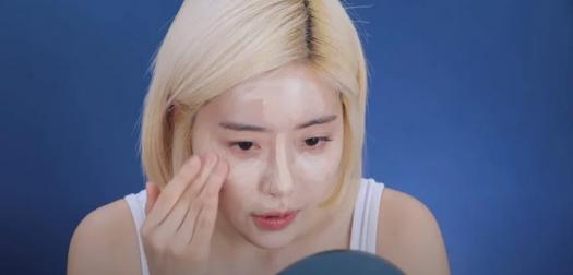 韩国“热辣DJ”素颜出镜，粉丝直言：太普通，这3步化妆术太牛