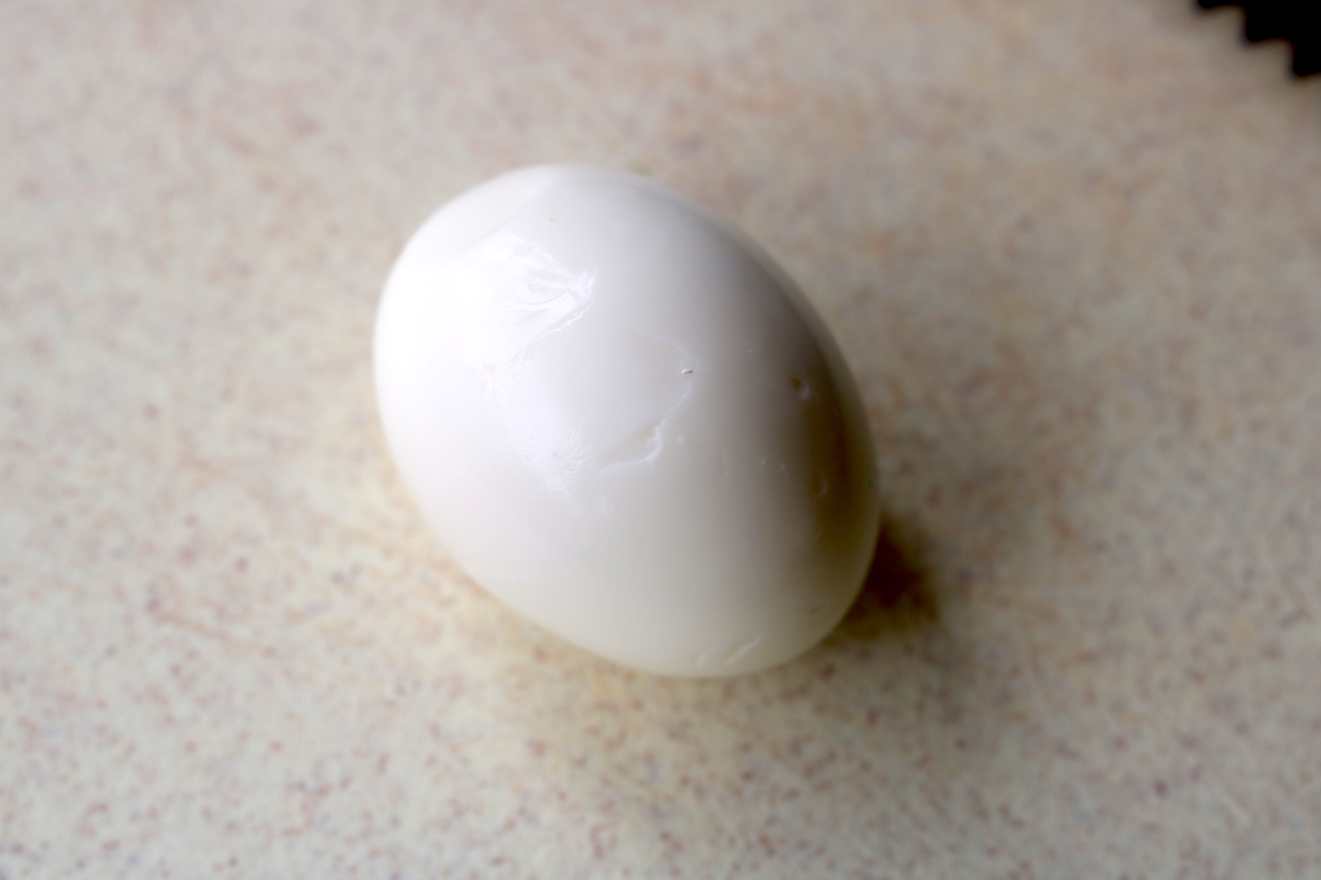 鸡蛋蛋黄发黑还能吃吗,为什么有些鸡蛋蛋黄发黑