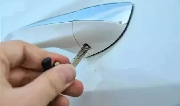 起亚k3一键启动钥匙没电怎么启动,一键启动的车子如果钥匙没电了