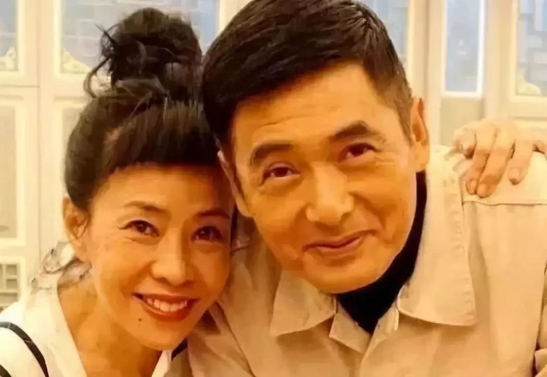 182的身高，迷人的微笑。一等的人品，一等的演技。他就是发哥