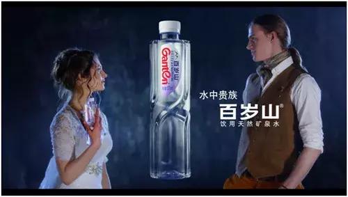 靠卖可乐发家致富,靠卖水年入千亿