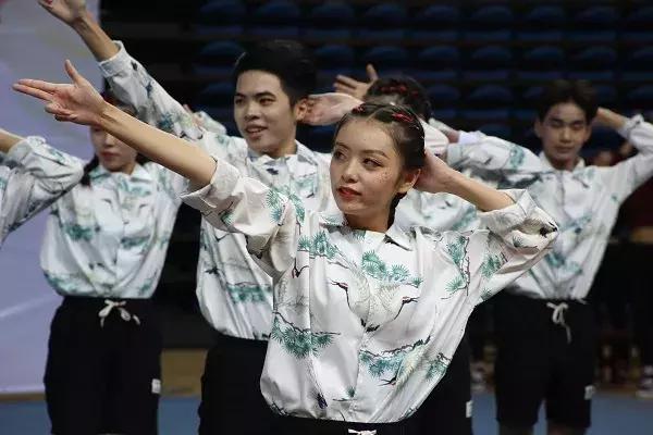 青春活力校园舞蹈集体舞高中,青春飞扬校运会入场舞