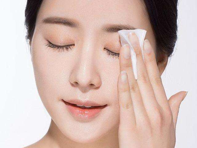 如何卸妆正确的卸妆步骤是怎样的,卸妆的正确步骤和方法