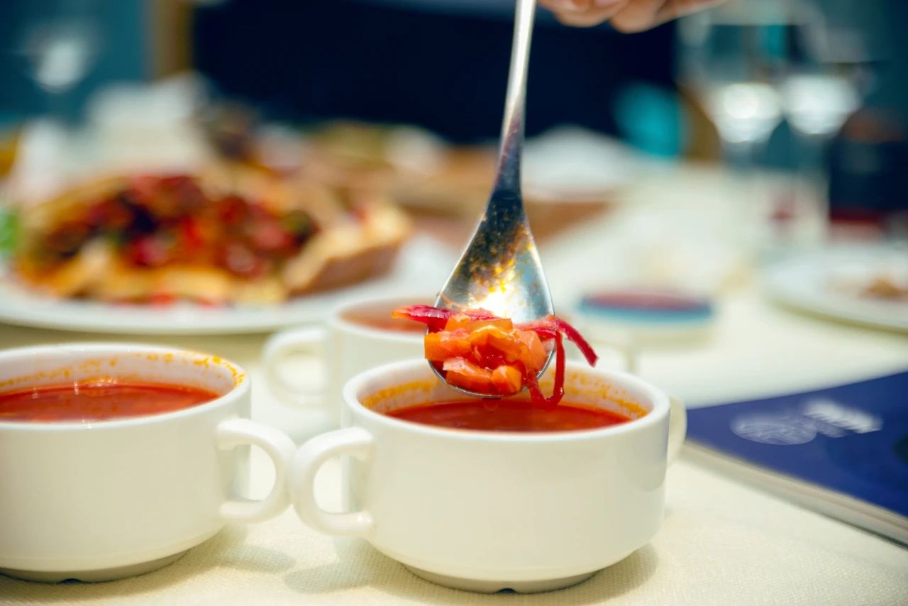 战斗民族餐厅,战斗民族的俄餐