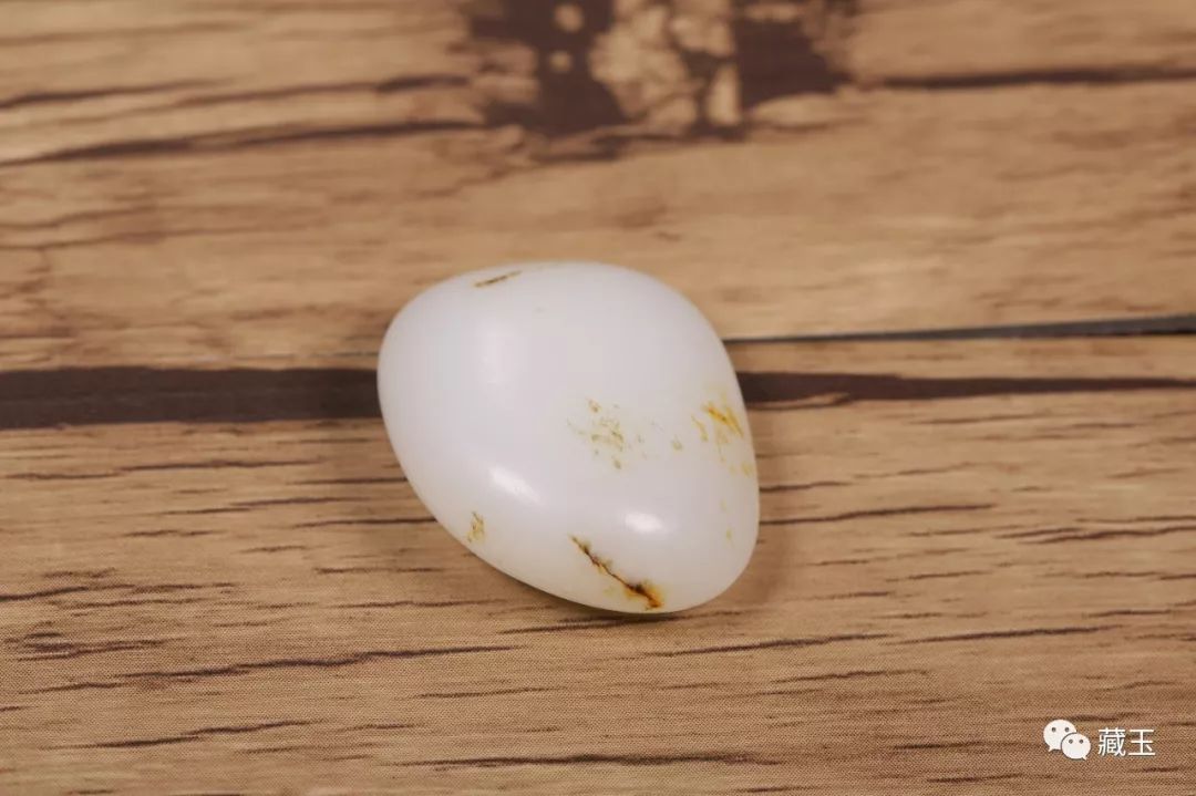 和田玉光白籽料特点,和田玉颜色白的好吗