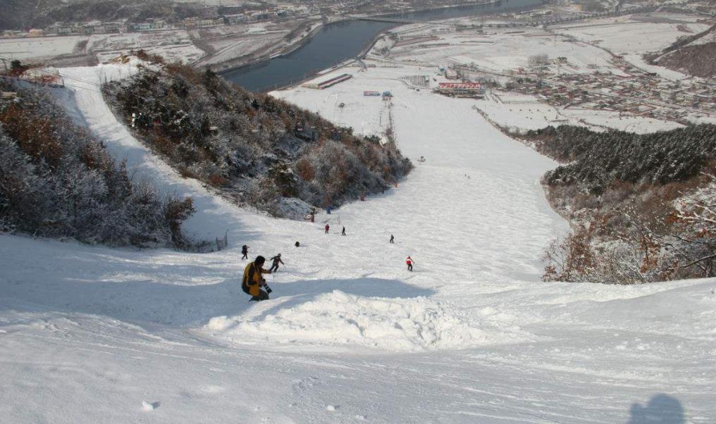 弓长岭滑雪场有小孩玩的吗,乌鲁木齐适合小孩玩的滑雪场