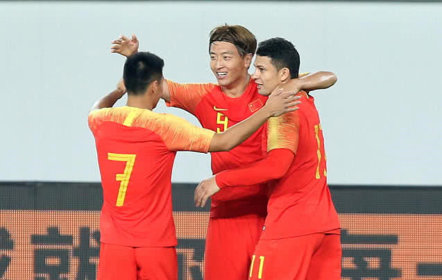 艾克森踢中锋了吗,艾克森在场上是踢什么位置