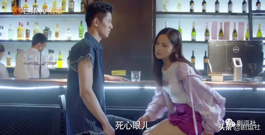 这是什么甜甜的爱情，女一男二举高高发糖太有爱了！