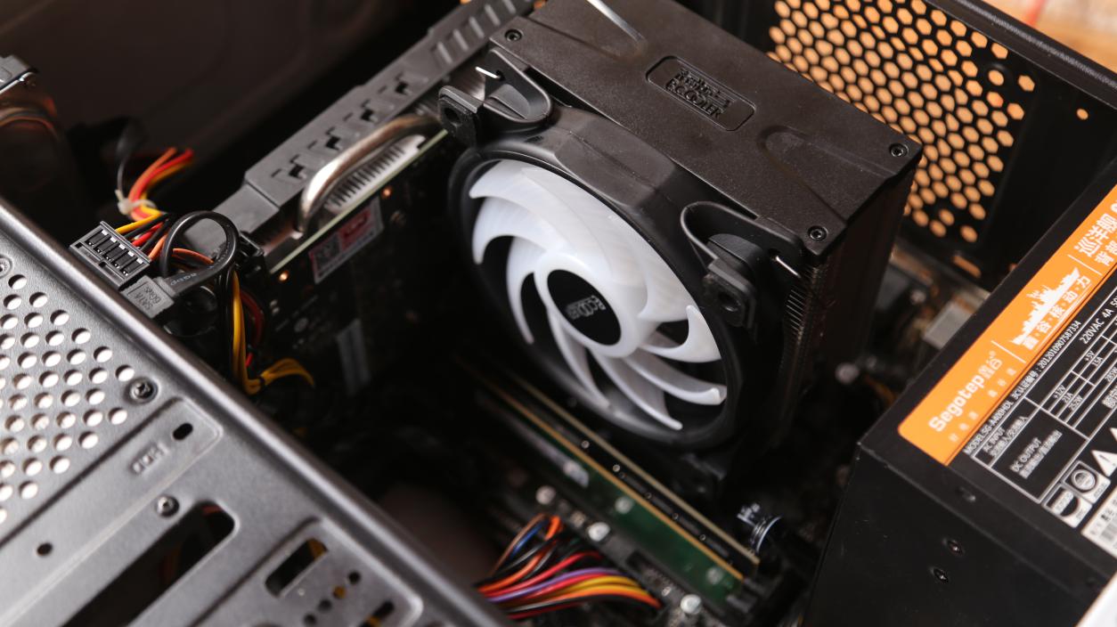 cpu散热选择水冷还是风冷,超频三东海x4适用哪个cpu