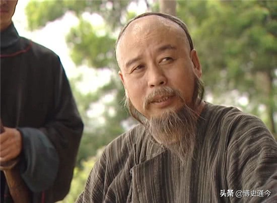 贵州古墓出土偃月刀，重量十分诡异，学者：影响了关羽的形象