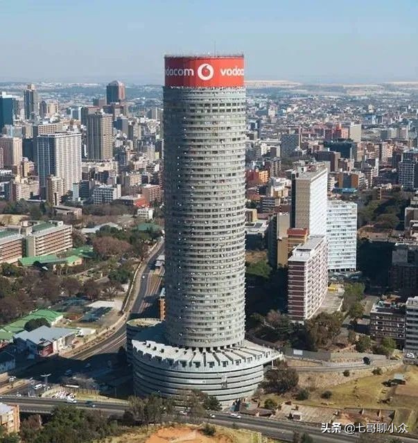 电影里的大厦倒塌现场,电影里建筑物突然崩塌的片段