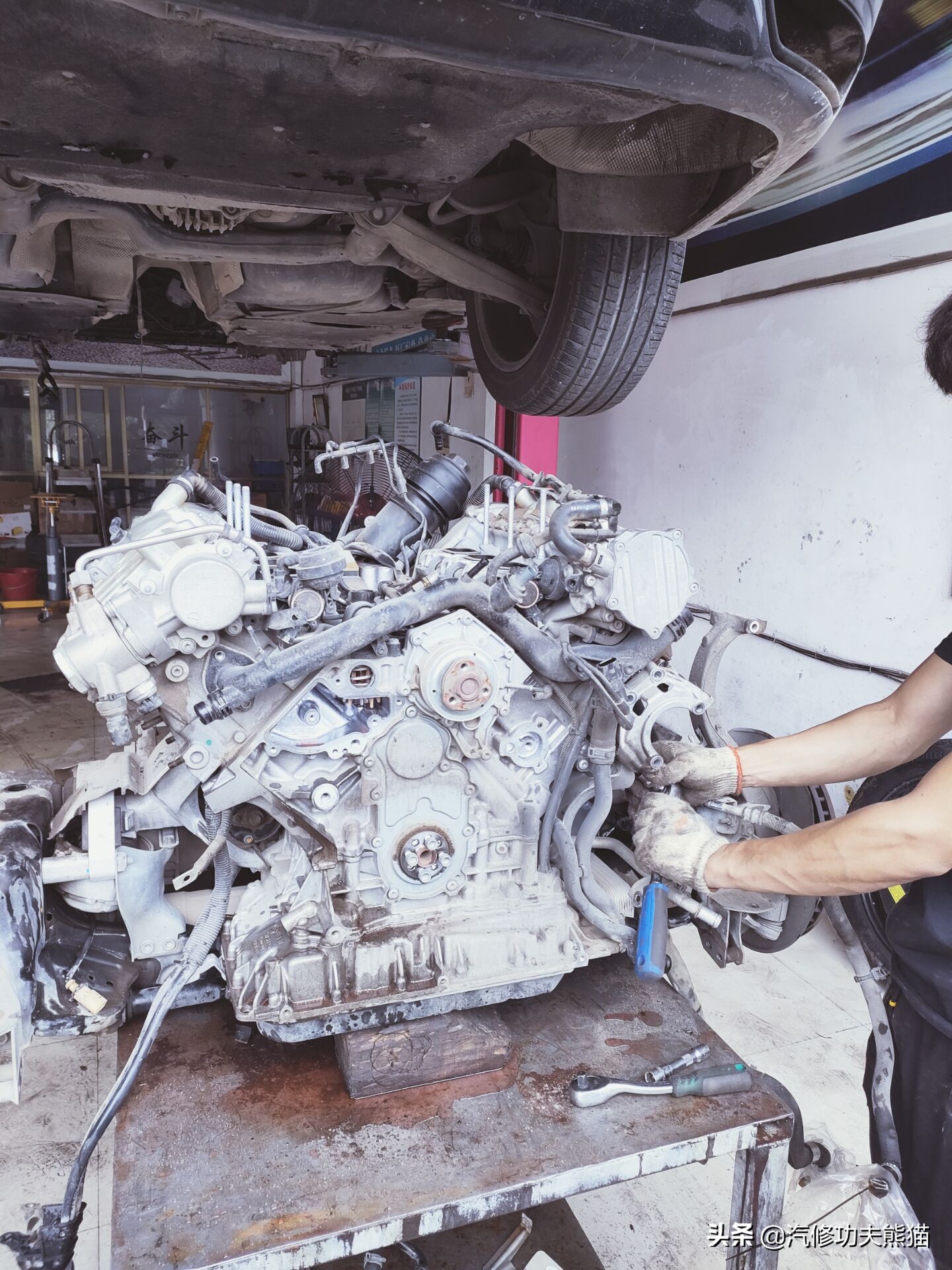 奥迪a8烧机油吗48v轻混,奥迪a8烧机油一千公里烧0.5正常吗