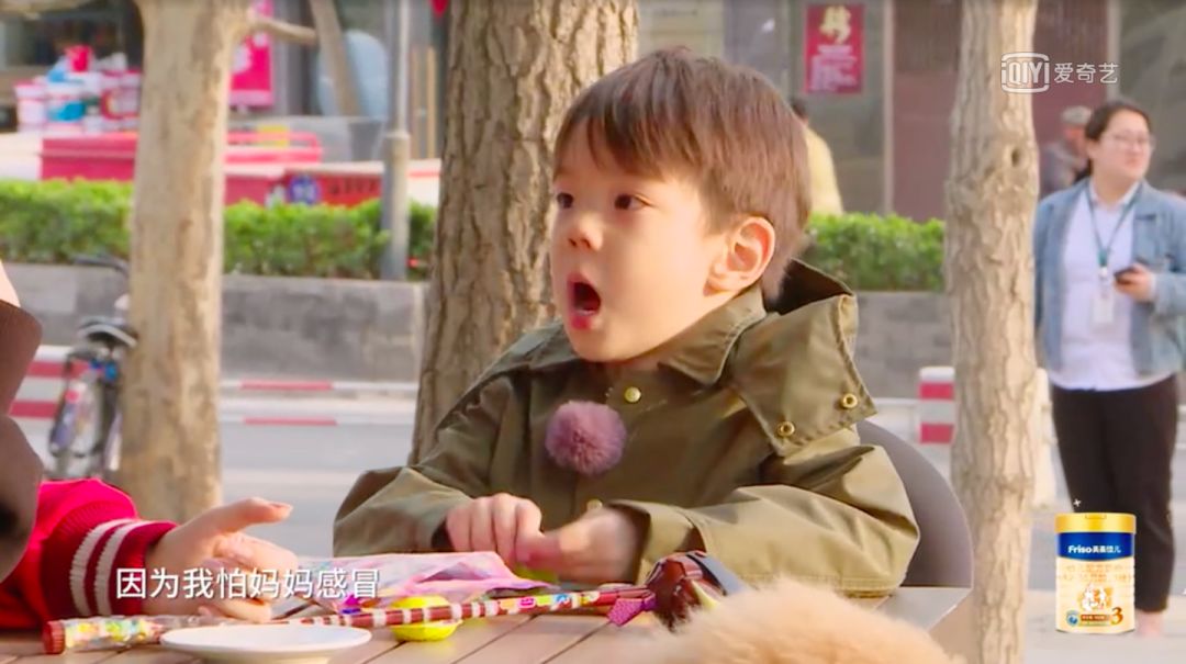 以爱为囚笼管控孩子,殊不知正在毁掉他的人生