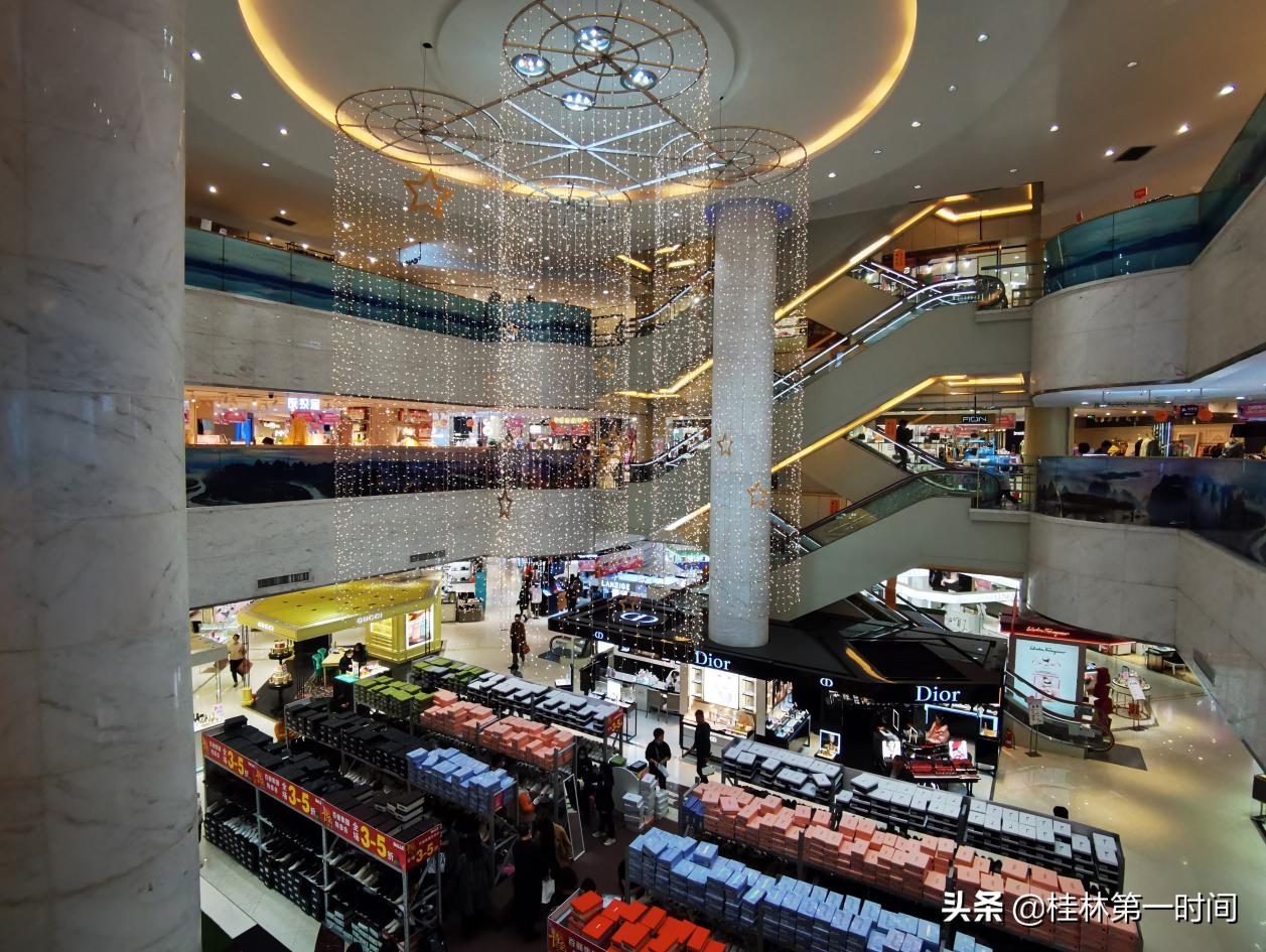 陪伴桂林人24年的老牌商场,从顶流跌落神坛,还能保持微笑吗?