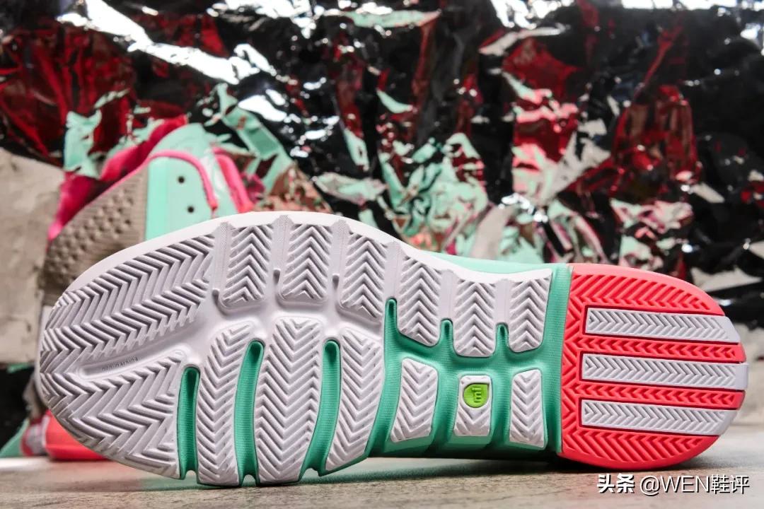 阿迪4d科技,阿迪又帅又能实战的球鞋