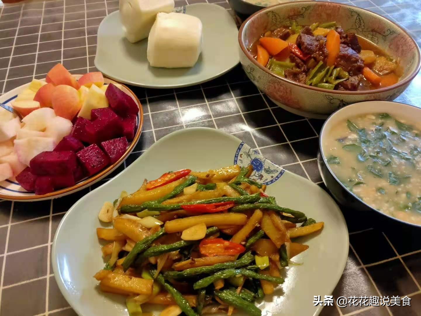 二线城市家三口标准开销,一家四口的晚餐真实图三菜一汤