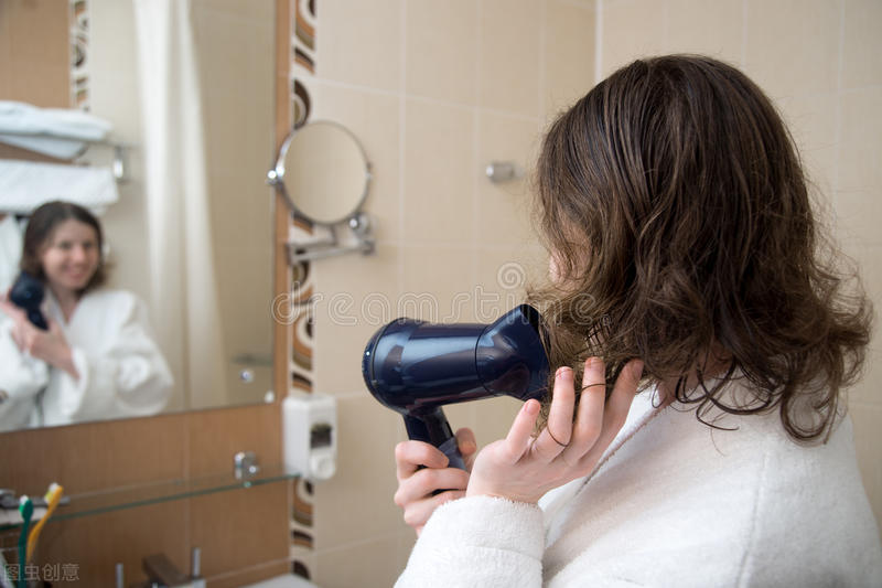 染完灰紫色发色用什么洗发水好,染完头发保持发色的洗发水